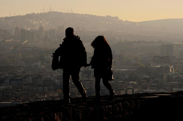 Quels sont les équipements nécessaires pour un camping dans une région désertique en hiver?